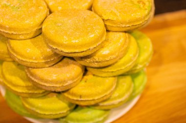 Alışveriş kozmetik el yapımı katı şampuan farklı renklerde. 