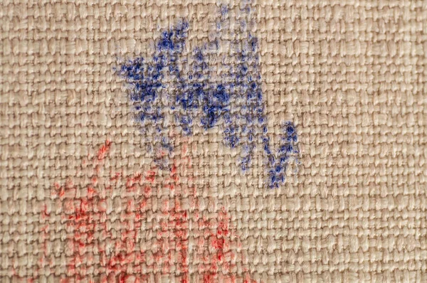 Tissu dessiné sur le canapé avec des crayons de couleur. Tissu de meubles. Concept de nettoyage — Photo