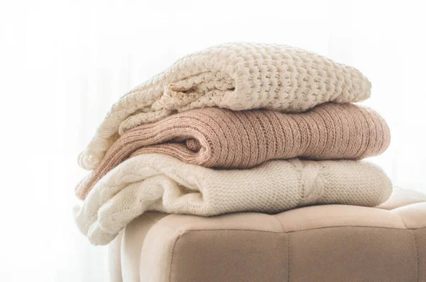 A stack of knitted sweaters in the interior of the living room — Stock Photo, Image