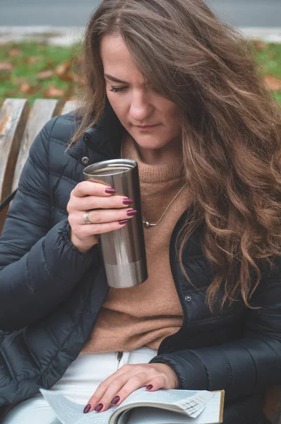 Women in outdoors reading Bible. Concept for faith, spirituality and religion — Stock Photo, Image