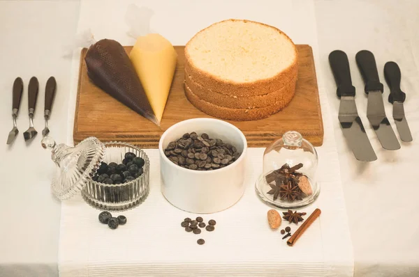 デザート、チョコレートフォンダントのための製品。小麦粉製品やデザートを調理するための成分 — ストック写真