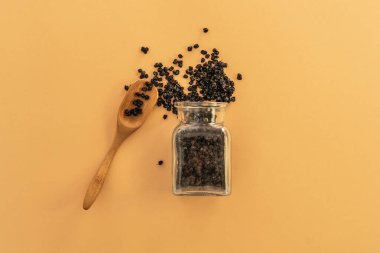 Kurutulmuş mürver. Grip mevsimi için bağışıklık artırıcı. Yaşlı, siyah yaşlı.