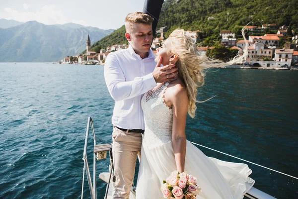 Düğün çift deniz, Karadağ yelken Lüks Yat üzerinde