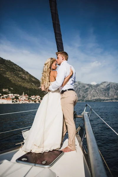 Düğün çift deniz, Karadağ yelken Lüks Yat üzerinde