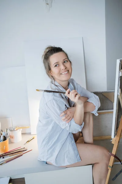 Creative Pretty Woman Painter Front Canvas Drawing Artist Studio Interior — Stock Photo, Image