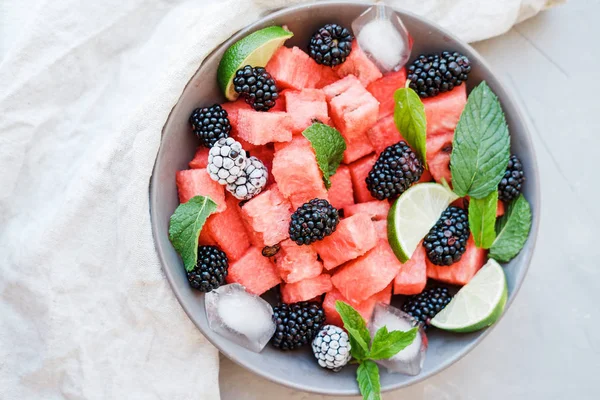 Salada Fruto Partes Melancia Amora Preta Congelada Visco Uma Chapa — Fotografia de Stock