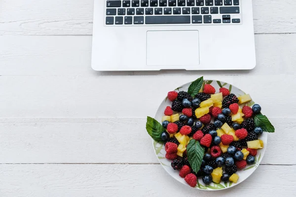 Workspace Laptop Healthy Berries Rainbow Colours Pineapple Blackberries Blueberries Raspberries — Stock Photo, Image
