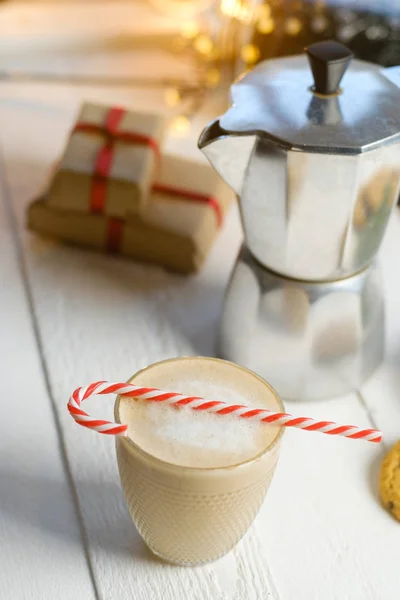 Weihnachtsplätzchen Mit Schokolade Und Kaffee Auf Dem Hintergrund Von Kerzen — Stockfoto