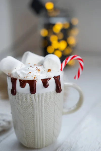 White Mug Cocoa Marshmallows Chocolate Background Christmas Lights — Stock Photo, Image