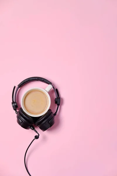 ヘッドフォンとコーヒー カップの音楽やポッド キャストの背景 ストック写真 C Haribol 108 ヘッドフォンとコーヒー カップの音楽やポッド キャストの背景 ストック写真 C Haribol 108