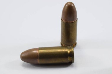 mermi bir beyaz fone farklı kartuşları bir tabanca için mücadele