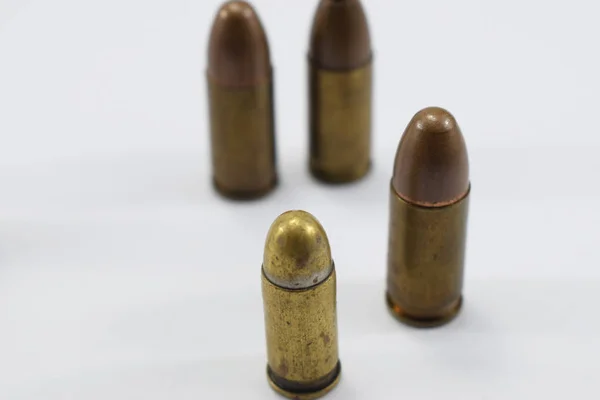 Balas Combate Para Una Pistola Diferentes Cartuchos Fone Blanco — Foto de Stock