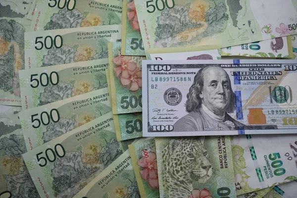 para faturaları, Arjantin Pezosu ve ABD Doları