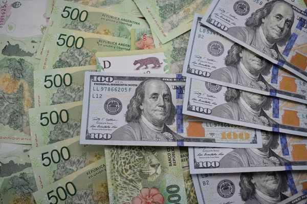 para faturaları, Arjantin Pezosu ve ABD Doları