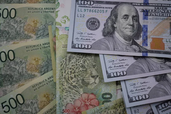 para faturaları, Arjantin Pezosu ve ABD Doları