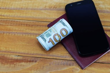 cep telefonu, pasaport ve tatil için para