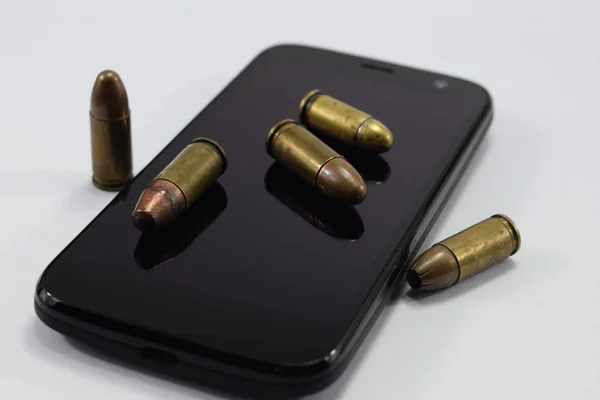 Balas Combate Para Una Pistola Diferentes Cartuchos Teléfono Móvil Sobre — Foto de Stock