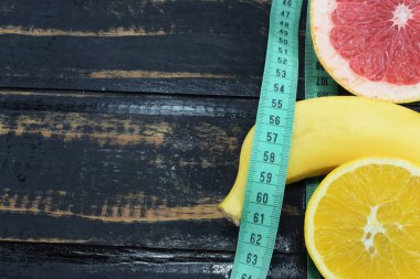 portakal, greyfurt ve muz tablo, diyet ve sağlıklı beslenme sembolü