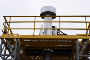 Kara petrol sondaj ve üretim için bir platform