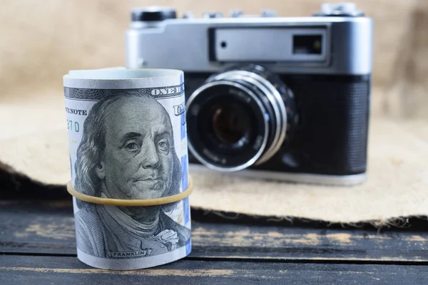 Κέρδη Στη Φωτογραφία Μια Φωτογραφική Μηχανή Και Χρήματα Δολάρια Είναι — Φωτογραφία Αρχείου