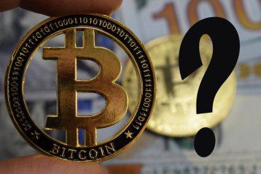 Kripto-para ve dolar, para bitcoin ve yüz dolarlık banknot