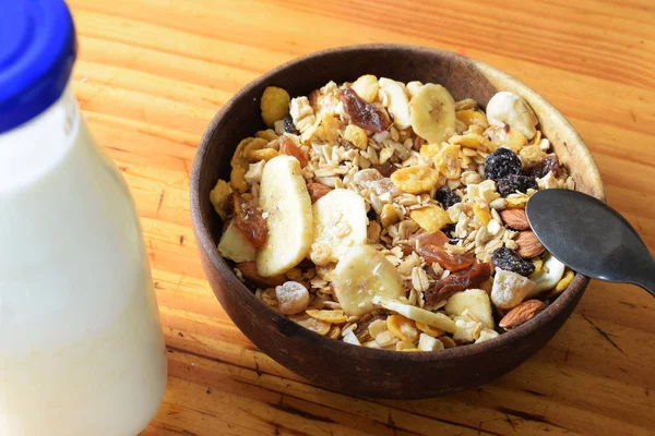 Sağlıklı Kahvaltı, müsli süt ile kahvaltıda yulaf ezmesi