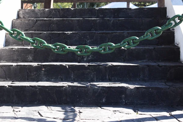 Antik Eylül pergola için merdiven yolu kapatır