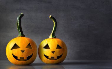 Korkunç Halloween pumpkins bir siyah arka plan üzerine izole. Korkunç gülümseyen oyun ya da şeker yüzler.