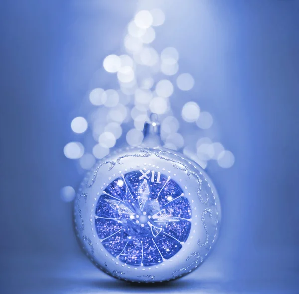 Blauwe Glitter Bal Blauwe Achtergrond Kerstmis Nieuwjaar Kaart — Stockfoto