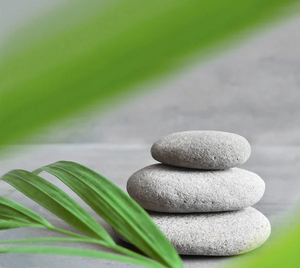 Light and balanced stones. Palm leaf. Zen and spa concept. — Stock Photo, Image