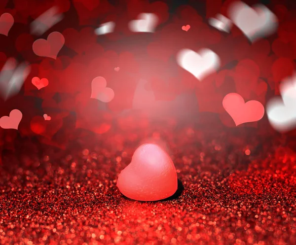 Rotes Glitzerherz und funkelt zum Valentinstag mit Bokeh — Stockfoto