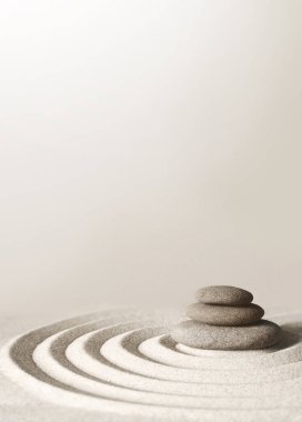Japon zen bahçesi meditasyon taşı, konsantrasyon ve rahatlama kum ve kaya uyum ve denge için..