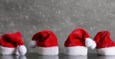 Noel Baba şapkası. Noel ya da Yeni Yıl dekorasyonu.