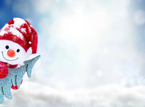 Piccolo Pupazzo Neve Berretto Con Albero Natale Sulla Neve Inverno — Foto Stock