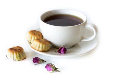 geleneksel Arapça kurabiyeler ile çay fincan. Geleneksel Arap kurabiyeleri. Barazik, Maamol, Ghraybeh (Orta Doğu kurabiye)