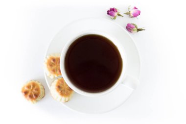 geleneksel Arapça kurabiyeler ile çay fincan. Geleneksel Arap kurabiyeleri. Barazik, Maamol, Ghraybeh (Orta Doğu kurabiye)