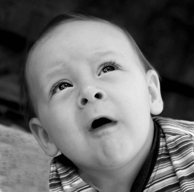 Look.black ve beyaz fotoğraf kadar korkuyla çocuk görünüyor.