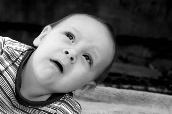 The boy looks with fear up look.black and white photo. — Stock Photo, Image