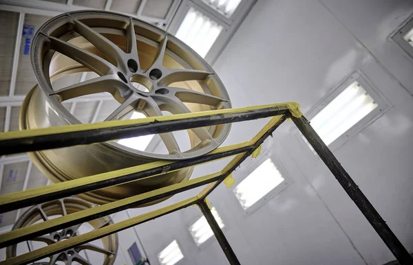 araba servisi araba tasarımı stüdyo otomobil parçaları