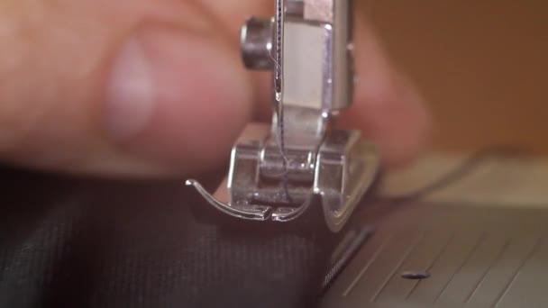 Зниження Ноги Швейної Машини Початок Зшивання — стокове відео