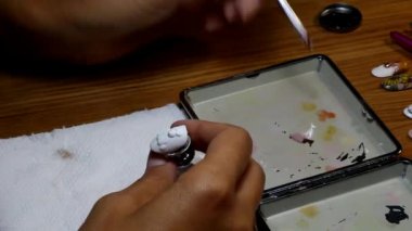 siyah eldiven formülasyonları üzerine vernik manikür Tasarımcısı uygulanır