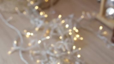 ahşap masa yatıyor ve ince bir aynayı fisto döktü bir ışık görüntü