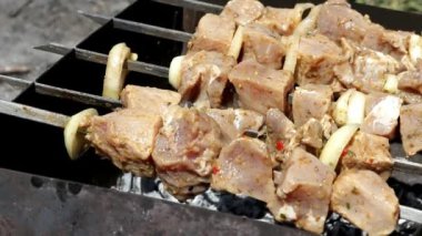 çiğ et yalan ızgara