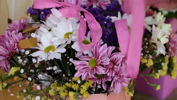 Female Hand Straightens Bouquet Chrysanthemums Pink Box — Stock Video