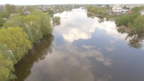 Derrame vista del río desde arriba — Vídeo de stock