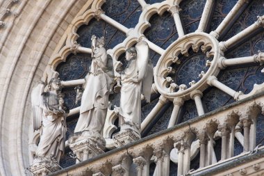 gül pencere notre Dame ayrıntılarda