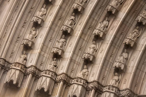 巴塞罗那的哥特式大教堂门面细节 免版税图库照片