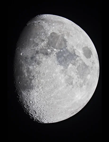 月面の詳細は 望遠鏡で撮影した画像に三日月 — ストック写真