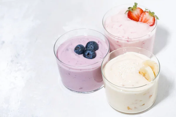 Sweet Yoghurts Fruits Berries White Background Top View Horizontal — Stock Photo, Image