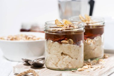 tatlı yulaf puding reçel ve Kahvaltı, closeup yatay için muz ile